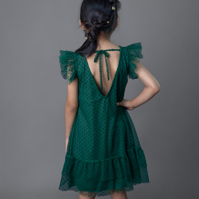 Vestido de tul con escote