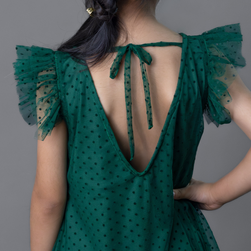 Vestido de tul con escote