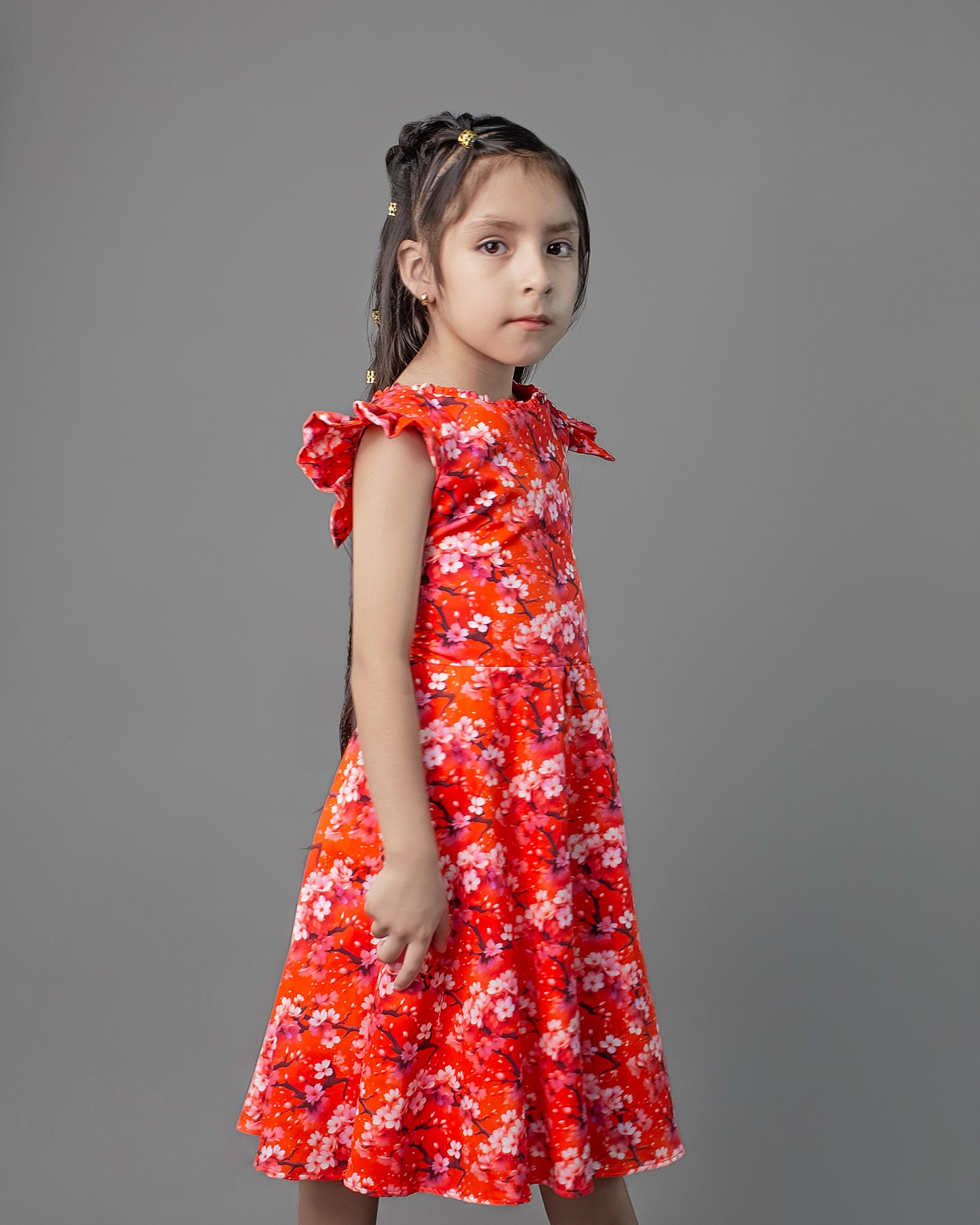 Vestido floreado con mangas desplegable