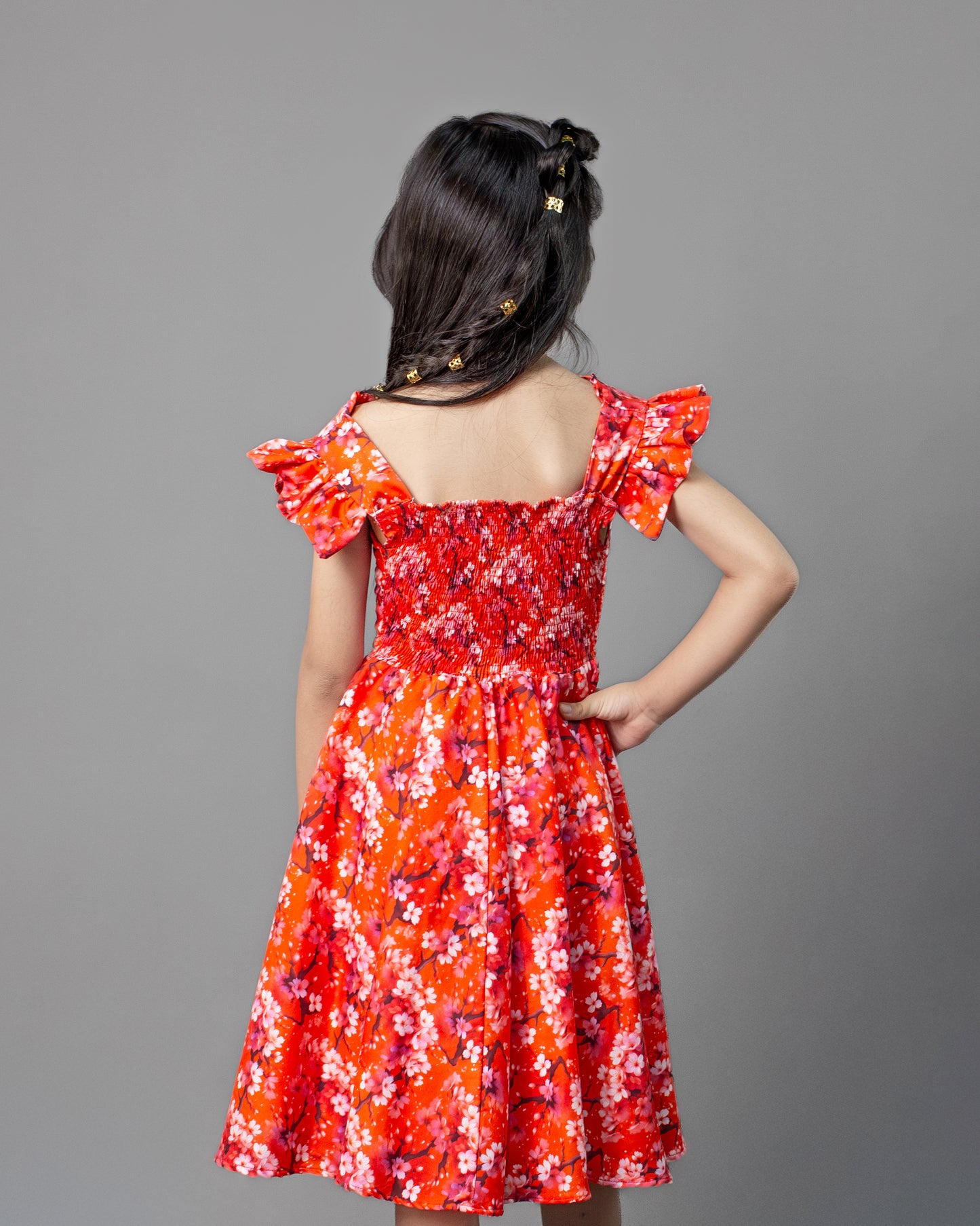 Vestido floreado con mangas desplegable