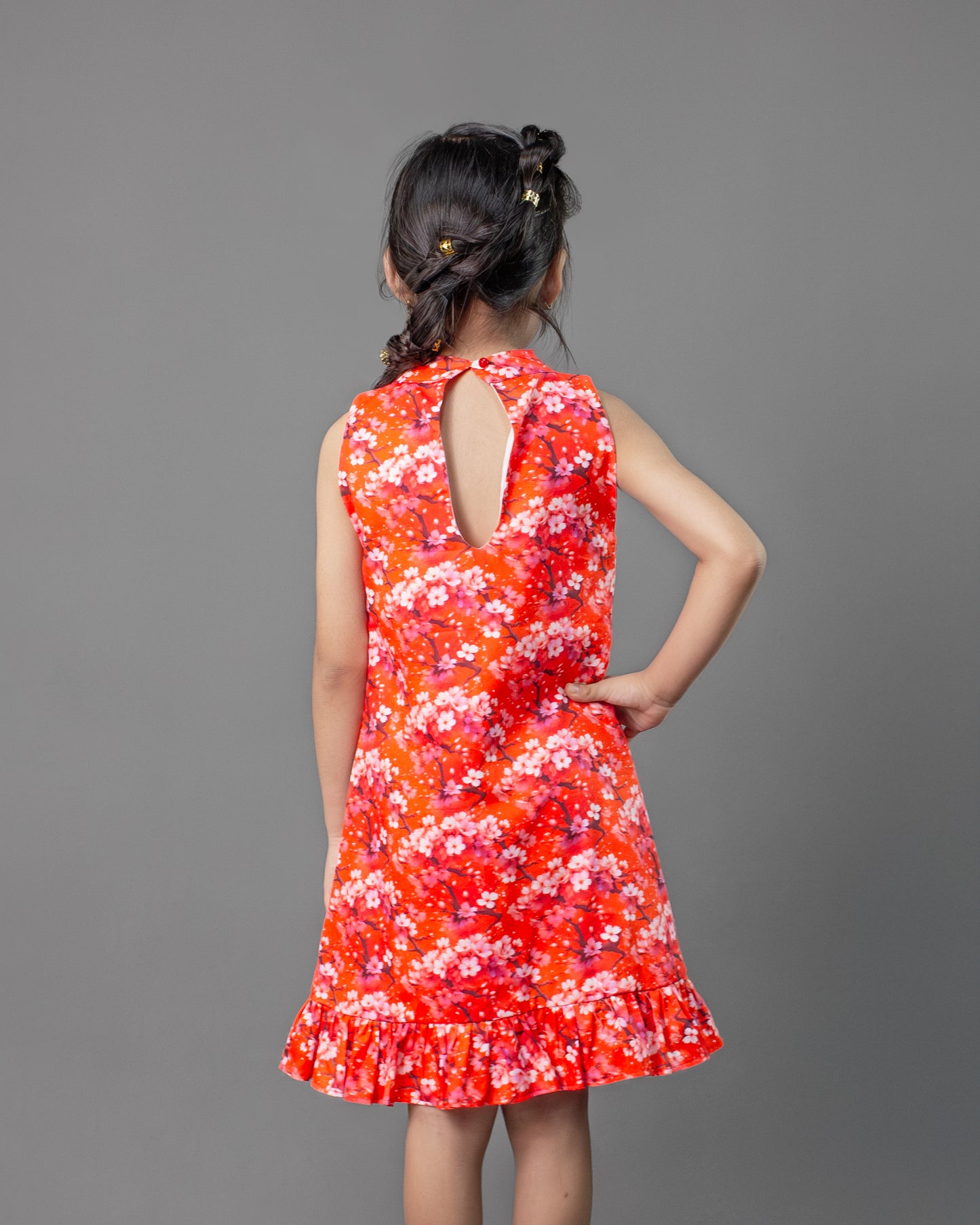 Vestido floreado con mangas desplegable